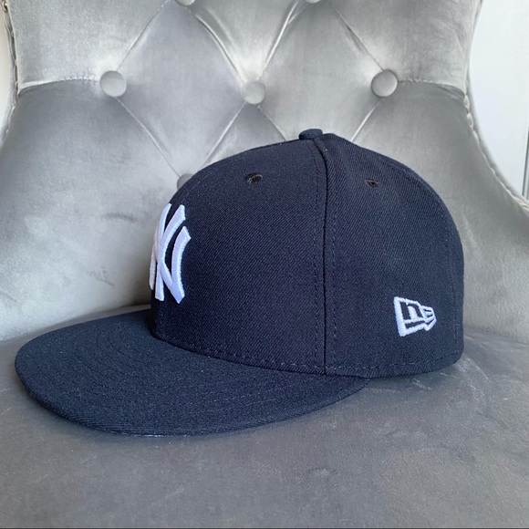 SOLDπ New Era NY Yankees Cap with Patch - Picture 3 of 7